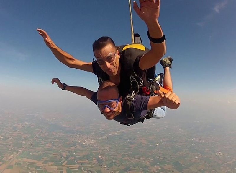 Briefing pre-lancio con l'istruttore a Molinella Bologna